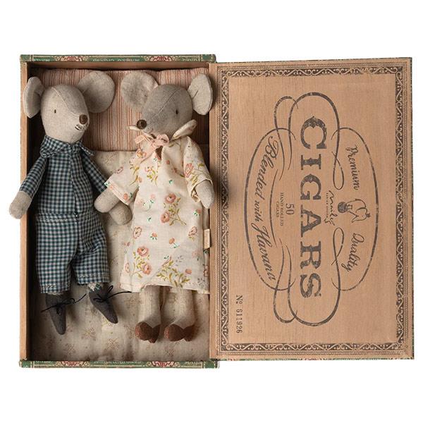 Abuela y Abuelo Ratón en Caja Cigarros Maileg