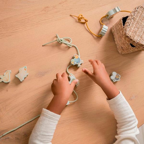 Figuras Madera Enlazar Cordones Little Dutch Verde
