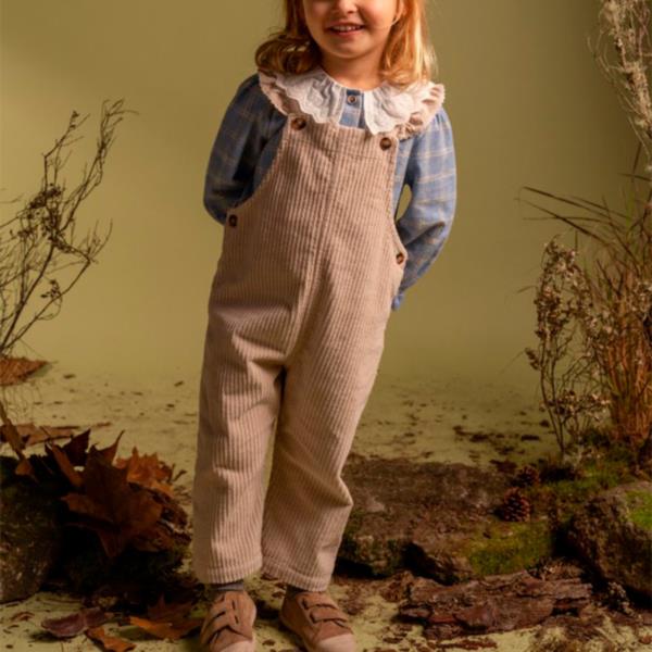 Peto Overall De Pana Ancha Con Bolsillos Trasero Color Arena Laranjinha