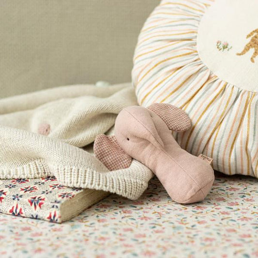 Sonajero Lullaby Friends Elefante Rosa Maileg