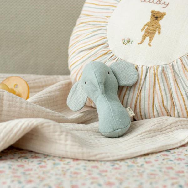 Sonajero Lullaby Friends Elefante Azul Claro Maileg