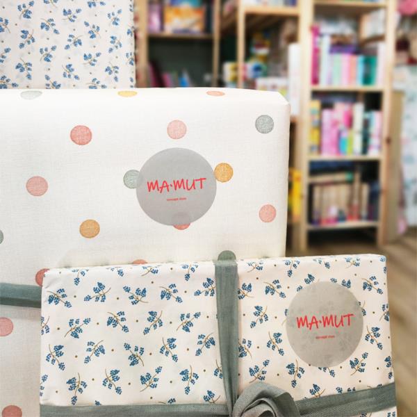 Preparación de regalo en productos de Mamut Concept Store