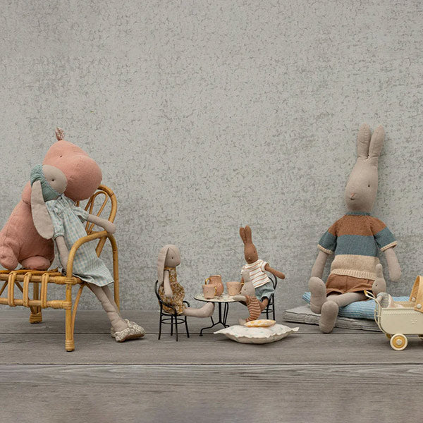 Juego De Mesa Comedor Con Dos Sillas Maileg