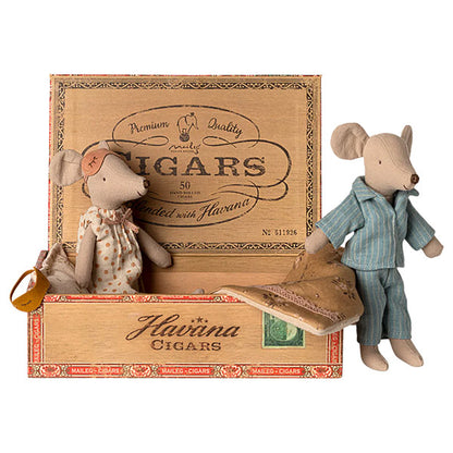 Mamá Y Papá Ratón En Caja De Cigarros Maileg