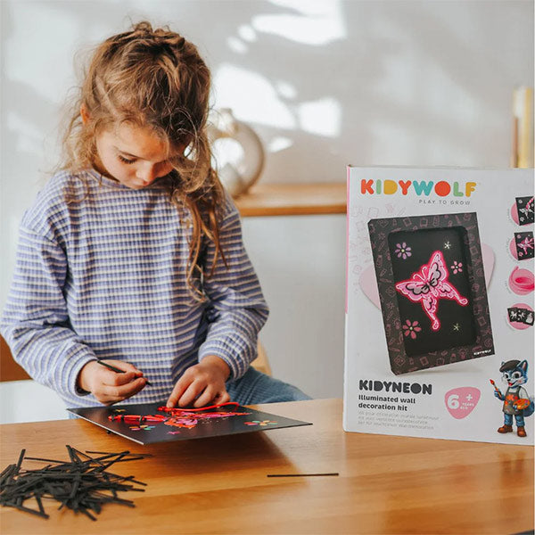 Kit Decoración Pared Iluminada KidyNeon Rosa Kidywolf