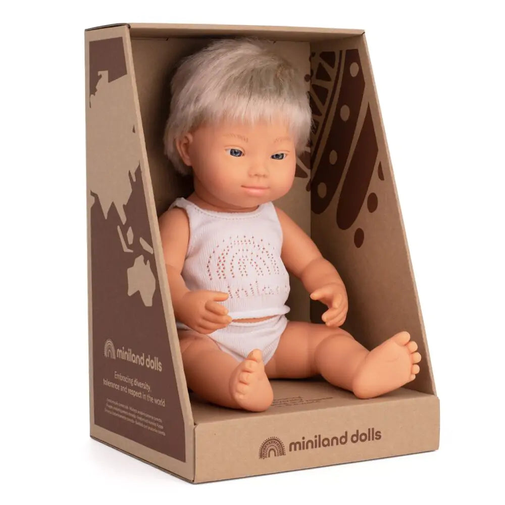 Muñeco Caucásico Bebe Rubio Sindrome Down 38cm