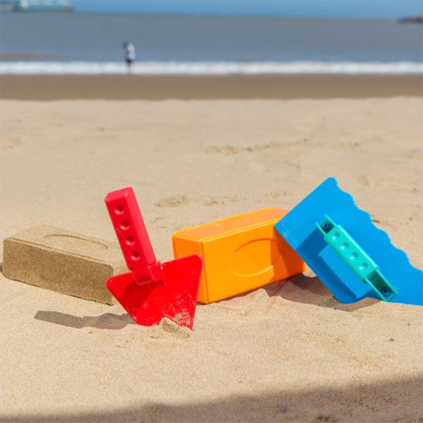 Set de Construcción de Playa - Fabrica tus ladrillos de arena - Hape